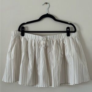 H&M White Striped Flowy Skirt – Size XL